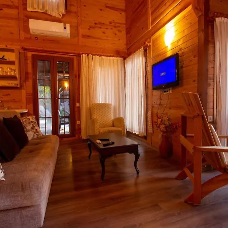 Baharoglu Life House * 파랄리아
